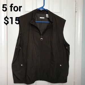 Liz Claiborne golf Vest. Size L